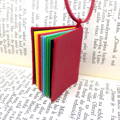 Veľký knižkový náhrdelník - červeno/dúhový
